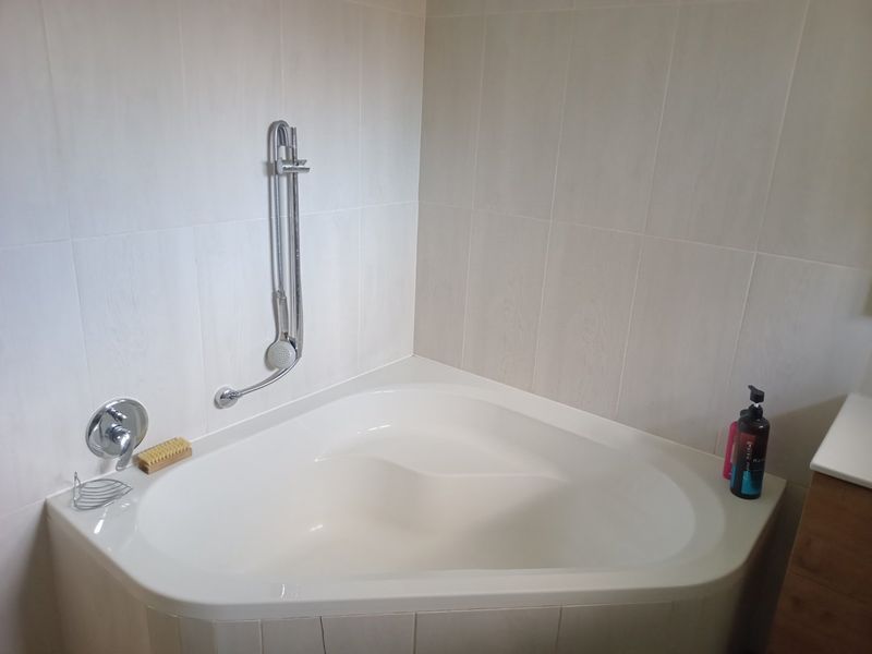 3 bedroom Corner House - Photo 5