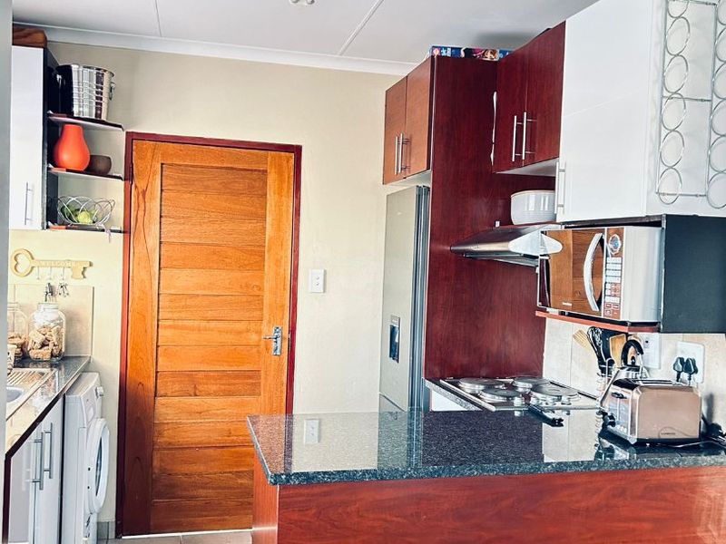 3 Bedroom to Let  in Kosmosdal - Photo 3