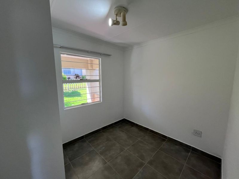 CAPTIVATING 3 BEDROOM TOWNHOUSE WITH A PRIVATE GARDEN  - Photo 9