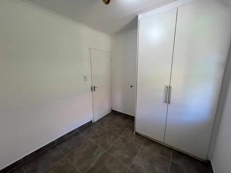 CAPTIVATING 3 BEDROOM TOWNHOUSE WITH A PRIVATE GARDEN  - Photo 8