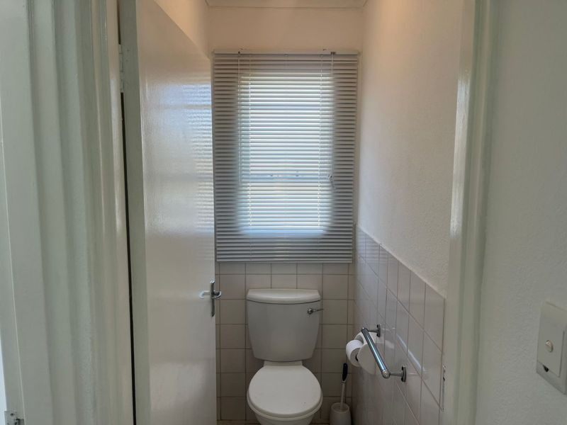 CAPTIVATING 3 BEDROOM TOWNHOUSE WITH A PRIVATE GARDEN  - Photo 7