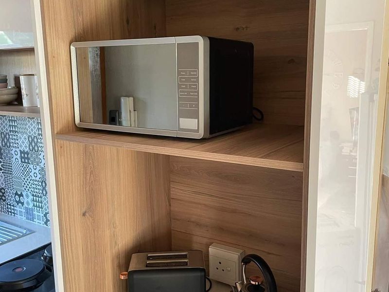 Cosy Randburg flat with private parking and garden access - Photo 2