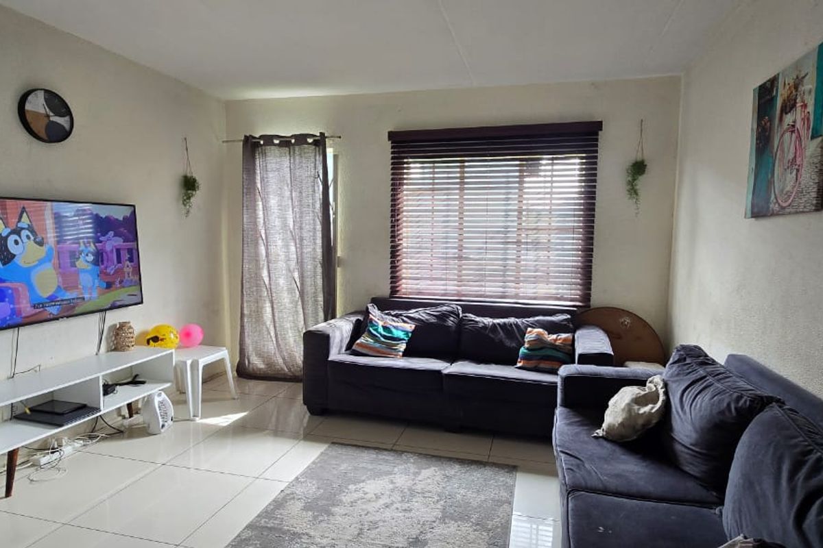 Cosy Randburg flat with private parking and garden access - Photo 5