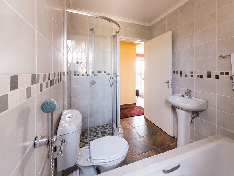 Discover the perfect opportunity to bring your dream home to life with this exceptional plot-and-plan offering. Situated on a generous 307 square meter stand, this property gives you the freedom to design and build a home that truly reflects your personal style, needs, and lifestyle. - Photo 9