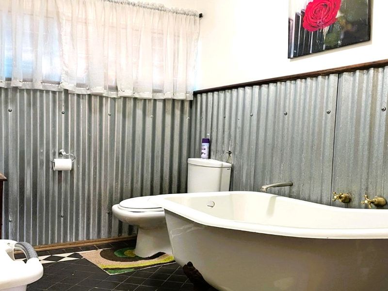 Discover exceptional family living in the heart of Lyttelton Manor, one of Centurion’s most established and sought-after suburbs. This spacious 4-bedroom home offers the perfect balance of comfort, functionality, and timeless charm—ideal for growing families or buyers looking for extra space to work and entertain. - Photo 4