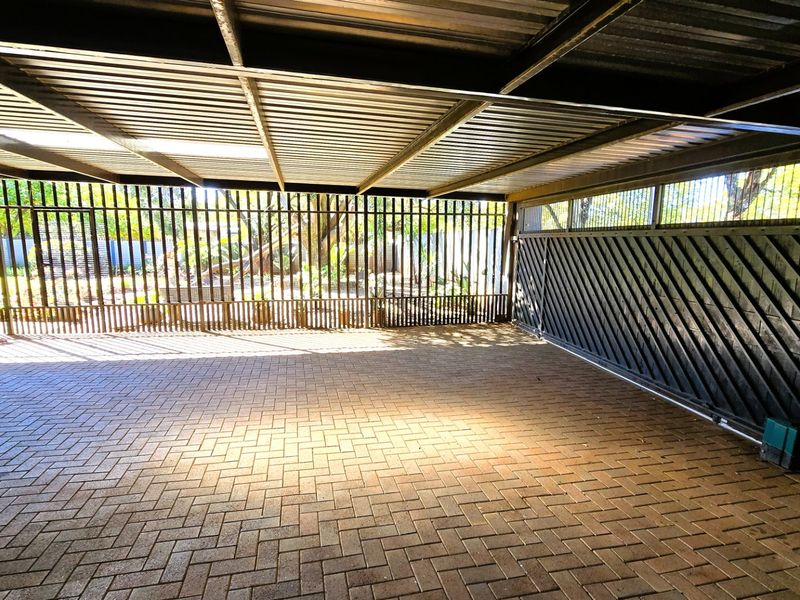 Spacious 4 Bedroom Family Home with Granny Flat, Swimming Pool & Entertainment Area in Lyttelton - Photo 6