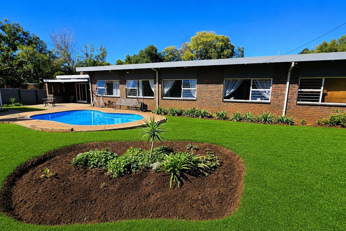 Spacious 4 Bedroom Family Home with Granny Flat, Swimming Pool & Entertainment Area in Lyttelton - Photo 3