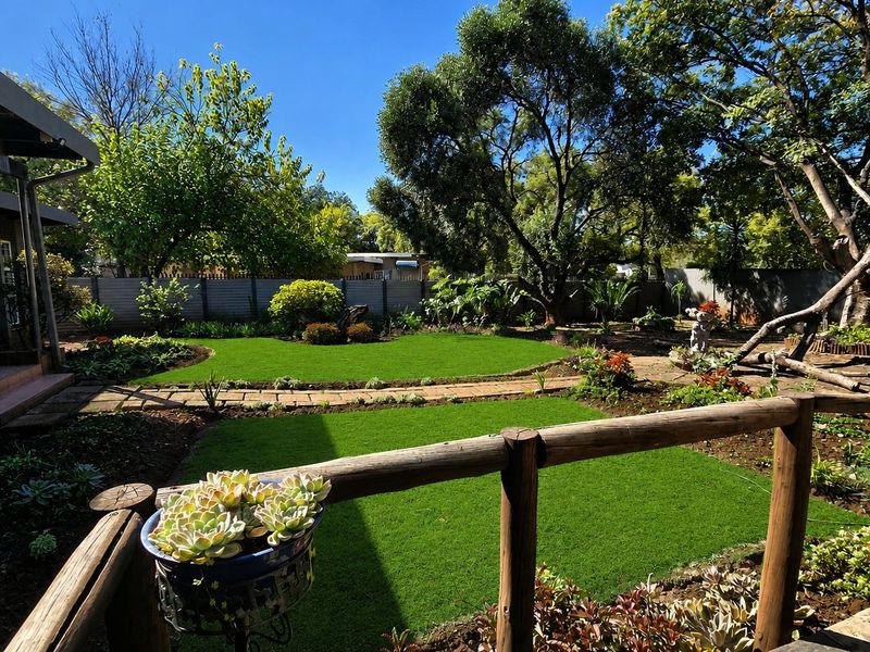 Spacious 4 Bedroom Family Home with Granny Flat, Swimming Pool & Entertainment Area in Lyttelton - Photo 2