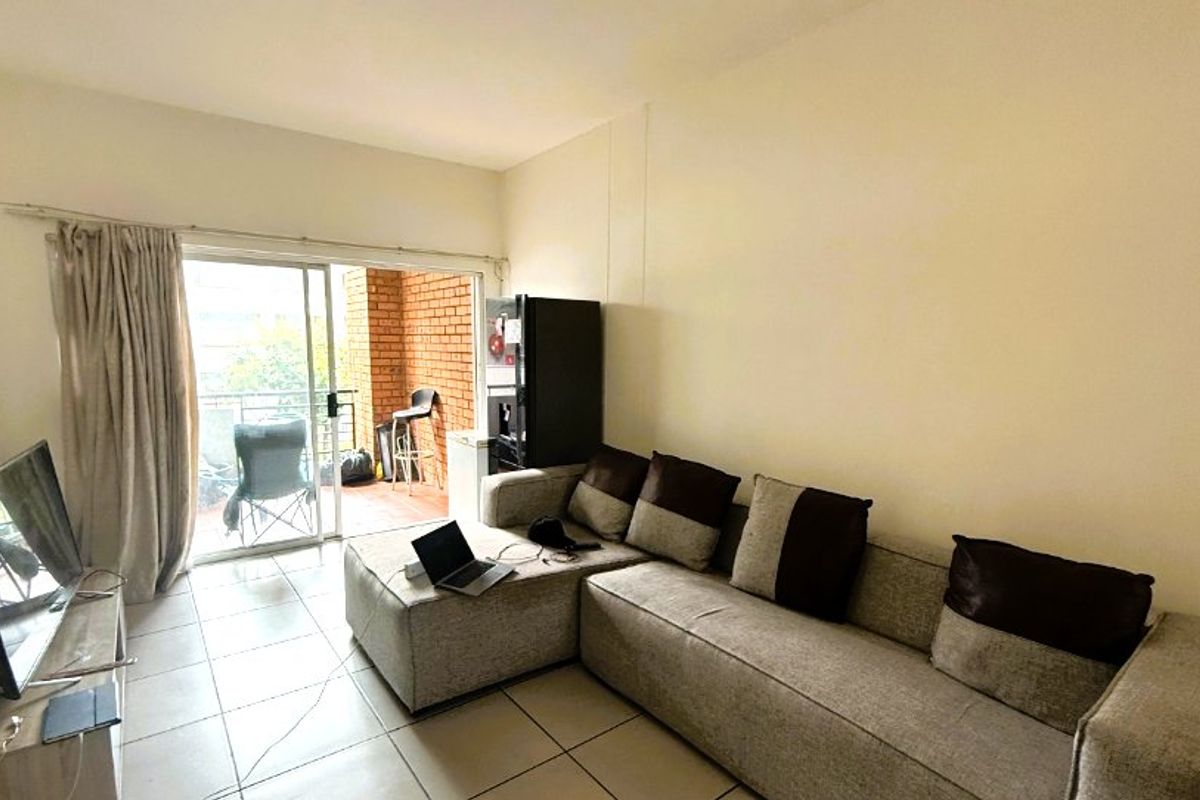 Discover comfortable, modern living in this beautifully presented 3-bedroom, 2-bathroom apartment situated in the sought-after Glen Park Apartments. Perfectly suited for families, young professionals, or investors, this property offers a blend of space, convenience, and contemporary style in a secure and well-maintained complex. - Photo 3