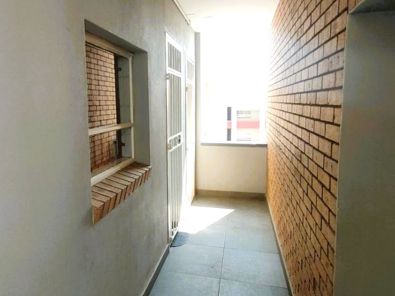 Discover comfortable, modern living in this beautifully presented 3-bedroom, 2-bathroom apartment situated in the sought-after Glen Park Apartments. Perfectly suited for families, young professionals, or investors, this property offers a blend of space, convenience, and contemporary style in a secure and well-maintained complex. - Photo 7