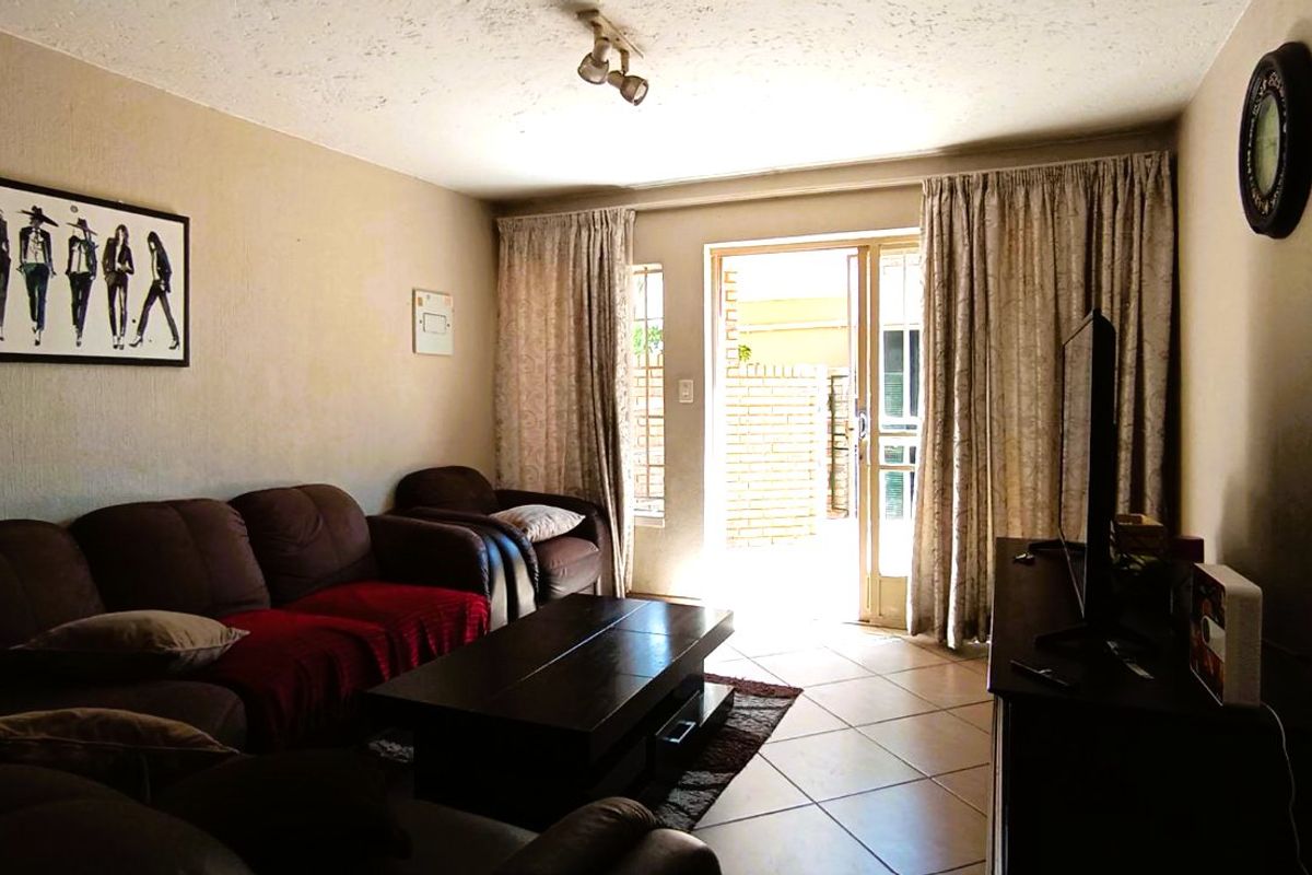 Step into comfortable, easy living with this charming 2-bedroom, 1-bathroom townhouse situated in the well-established suburb of Rietfontein. Perfectly suited for first-time buyers, small families, or investors, this property offers a blend of convenience, tranquility, and affordability in one of Pretoria’s most sought-after Moot areas. - Photo 4
