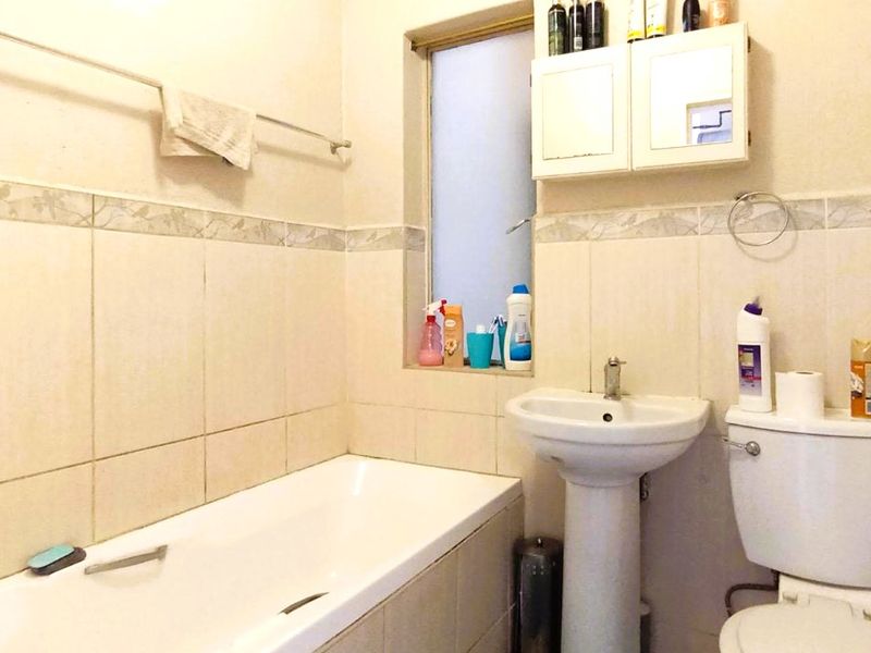 Step into comfortable, easy living with this charming 2-bedroom, 1-bathroom townhouse situated in the well-established suburb of Rietfontein. Perfectly suited for first-time buyers, small families, or investors, this property offers a blend of convenience, tranquility, and affordability in one of Pretoria’s most sought-after Moot areas. - Photo 7