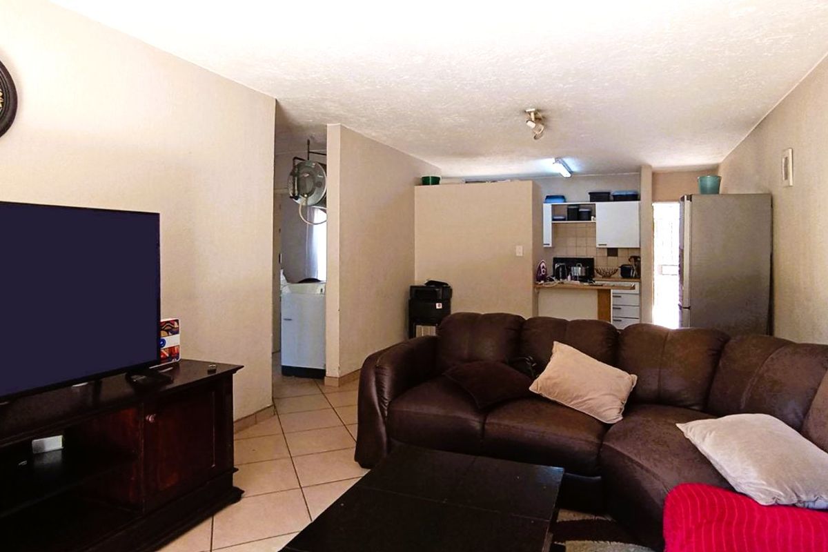 Step into comfortable, easy living with this charming 2-bedroom, 1-bathroom townhouse situated in the well-established suburb of Rietfontein. Perfectly suited for first-time buyers, small families, or investors, this property offers a blend of convenience, tranquility, and affordability in one of Pretoria’s most sought-after Moot areas. - Photo 3