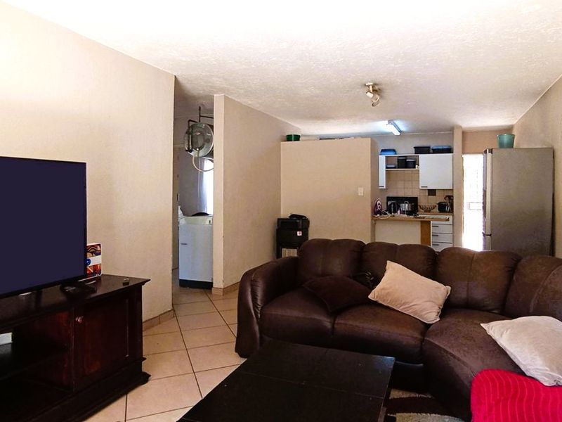 Step into comfortable, easy living with this charming 2-bedroom, 1-bathroom townhouse situated in the well-established suburb of Rietfontein. Perfectly suited for first-time buyers, small families, or investors, this property offers a blend of convenience, tranquility, and affordability in one of Pretoria’s most sought-after Moot areas. - Photo 3