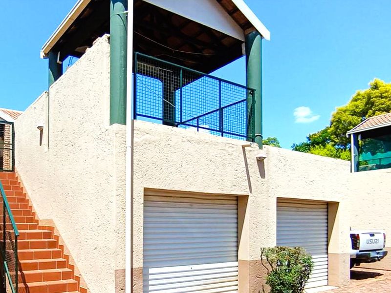 Step into comfortable, easy living with this charming 2-bedroom, 1-bathroom townhouse situated in the well-established suburb of Rietfontein. Perfectly suited for first-time buyers, small families, or investors, this property offers a blend of convenience, tranquility, and affordability in one of Pretoria’s most sought-after Moot areas. - Photo 2