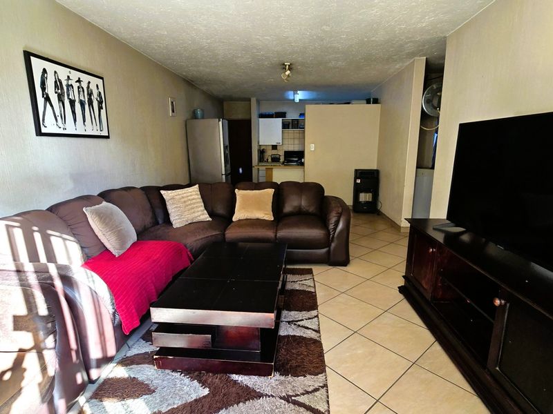 Step into comfortable, easy living with this charming 2-bedroom, 1-bathroom townhouse situated in the well-established suburb of Rietfontein. Perfectly suited for first-time buyers, small families, or investors, this property offers a blend of convenience, tranquility, and affordability in one of Pretoria’s most sought-after Moot areas. - Photo 3