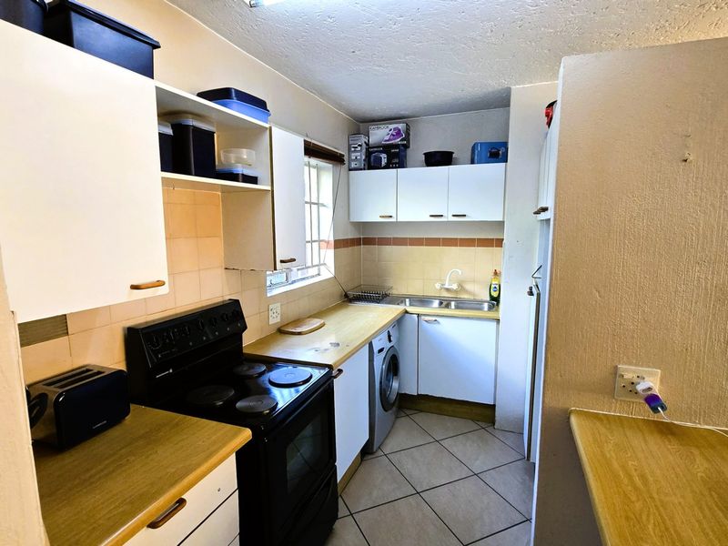 Step into comfortable, easy living with this charming 2-bedroom, 1-bathroom townhouse situated in the well-established suburb of Rietfontein. Perfectly suited for first-time buyers, small families, or investors, this property offers a blend of convenience, tranquility, and affordability in one of Pretoria’s most sought-after Moot areas. - Photo 10