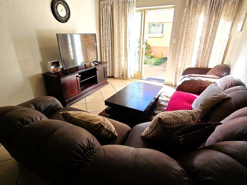 Step into comfortable, easy living with this charming 2-bedroom, 1-bathroom townhouse situated in the well-established suburb of Rietfontein. Perfectly suited for first-time buyers, small families, or investors, this property offers a blend of convenience, tranquility, and affordability in one of Pretoria’s most sought-after Moot areas. - Photo 9