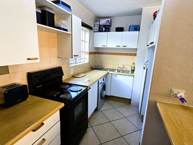 Step into comfortable, easy living with this charming 2-bedroom, 1-bathroom townhouse situated in the well-established suburb of Rietfontein. Perfectly suited for first-time buyers, small families, or investors, this property offers a blend of convenience, tranquility, and affordability in one of Pretoria’s most sought-after Moot areas. - Photo 8