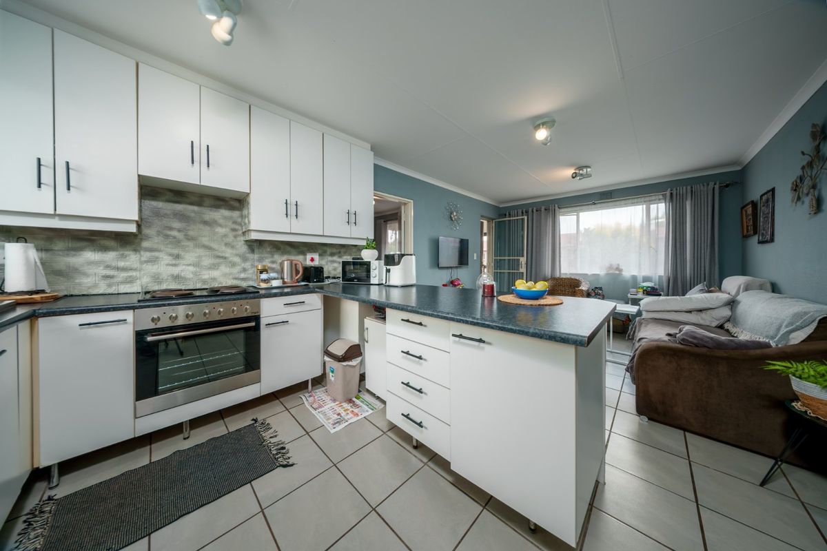 Secure, effortless living in the heart of Edenglen. Set within a boomed and access controlled enclave, this sought after complex offers a lifestyle defined by peace of mind and everyday convenience. - Photo 5