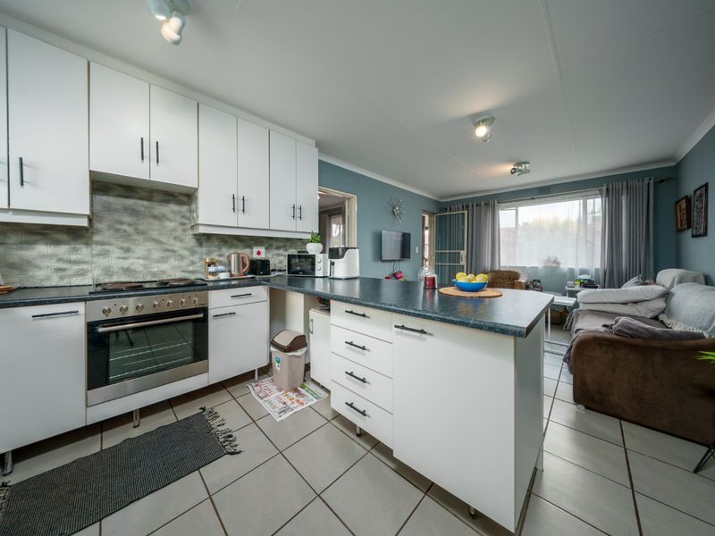 Secure, effortless living in the heart of Edenglen. Set within a boomed and access controlled enclave, this sought after complex offers a lifestyle defined by peace of mind and everyday convenience. - Photo 5