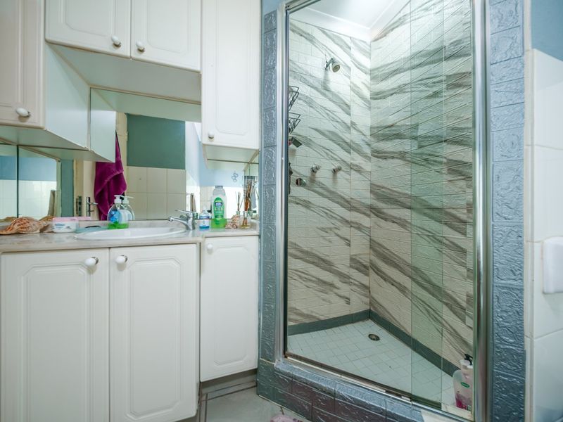 Secure, effortless living in the heart of Edenglen. Set within a boomed and access controlled enclave, this sought after complex offers a lifestyle defined by peace of mind and everyday convenience. - Photo 10