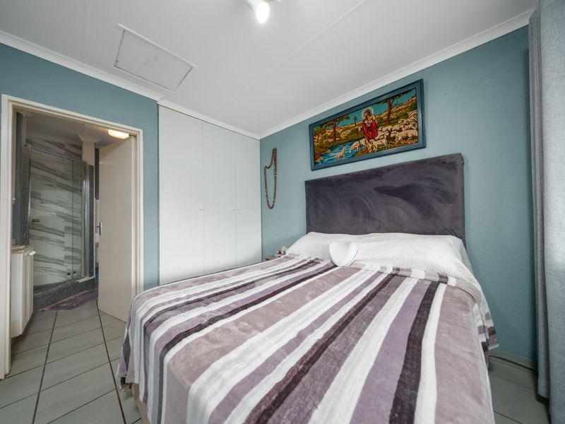 Secure, effortless living in the heart of Edenglen. Set within a boomed and access controlled enclave, this sought after complex offers a lifestyle defined by peace of mind and everyday convenience. - Photo 9