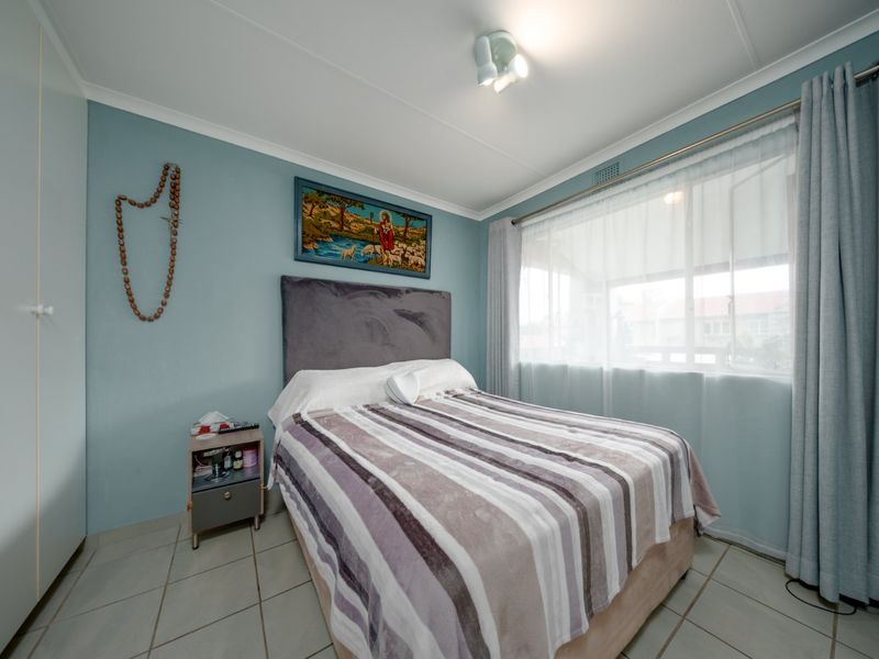 Secure, effortless living in the heart of Edenglen. Set within a boomed and access controlled enclave, this sought after complex offers a lifestyle defined by peace of mind and everyday convenience. - Photo 8