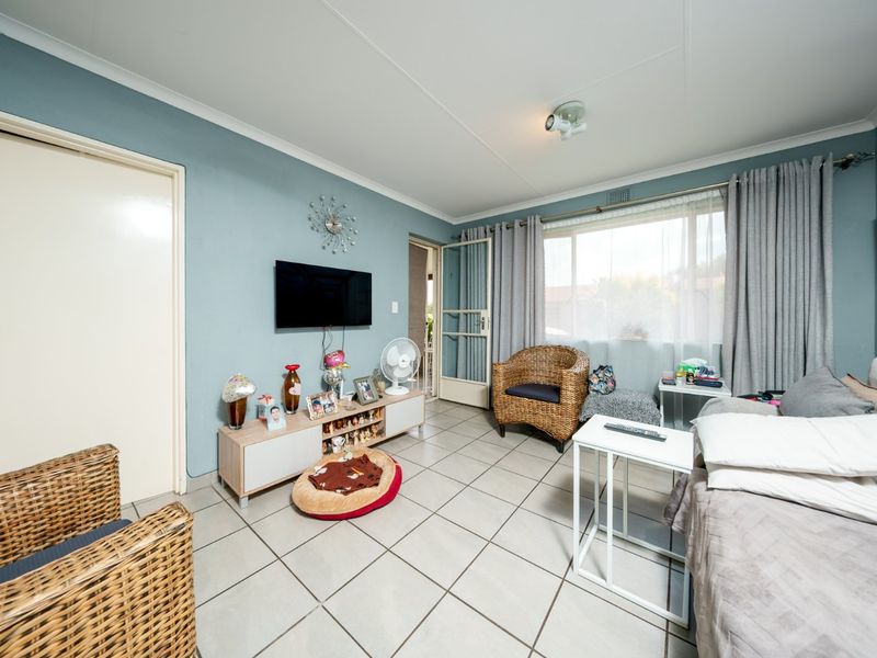 Secure, effortless living in the heart of Edenglen. Set within a boomed and access controlled enclave, this sought after complex offers a lifestyle defined by peace of mind and everyday convenience. - Photo 7