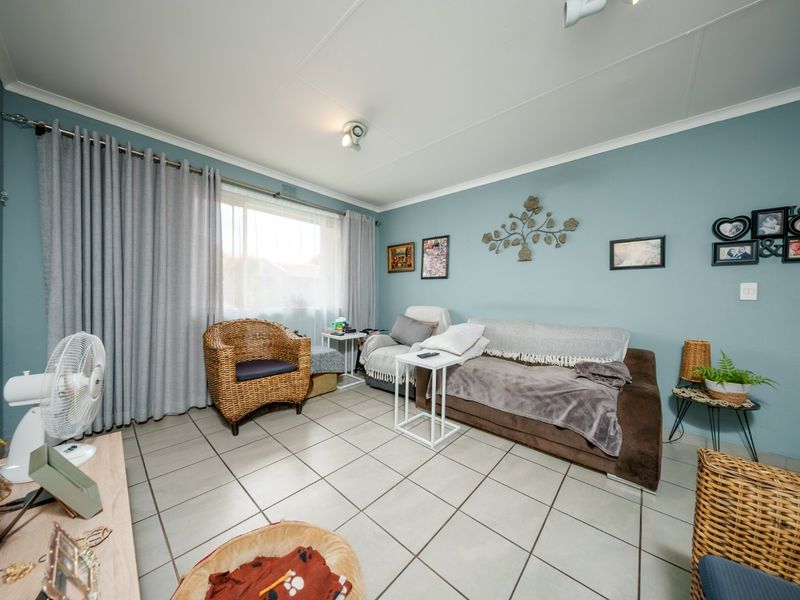 Secure, effortless living in the heart of Edenglen. Set within a boomed and access controlled enclave, this sought after complex offers a lifestyle defined by peace of mind and everyday convenience. - Photo 6