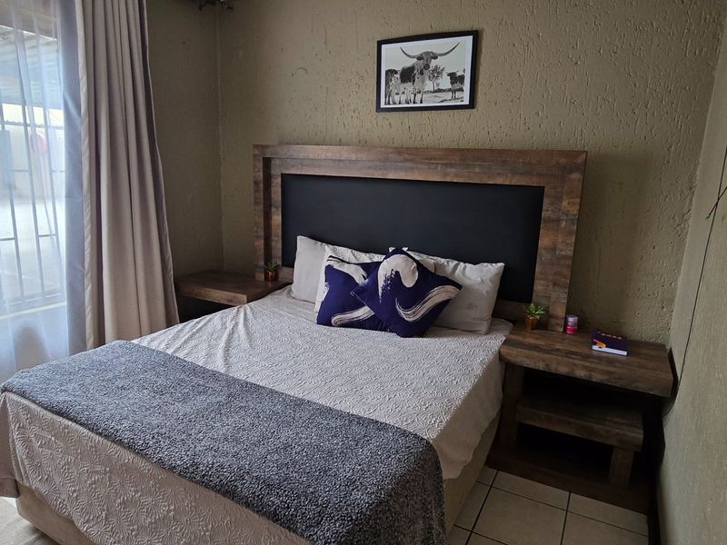 Bright and secured Florida Lake flat with garden access - Photo 5