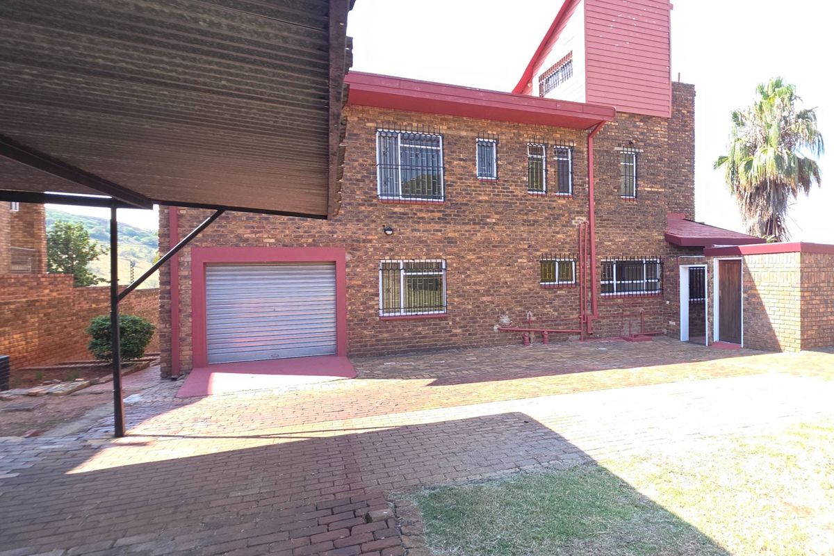 Space, comfort, and value in one for this majestic family home. - Photo 3