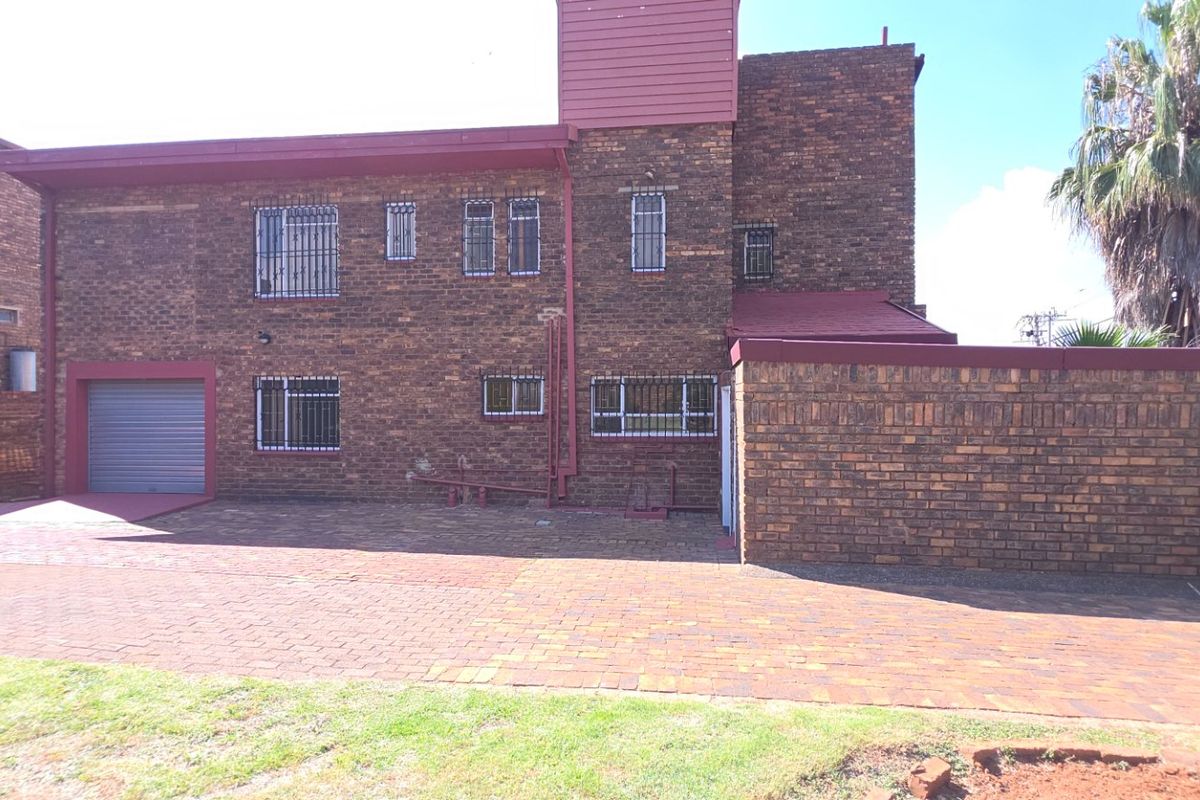 Space, comfort, and value in one for this majestic family home. - Photo 2