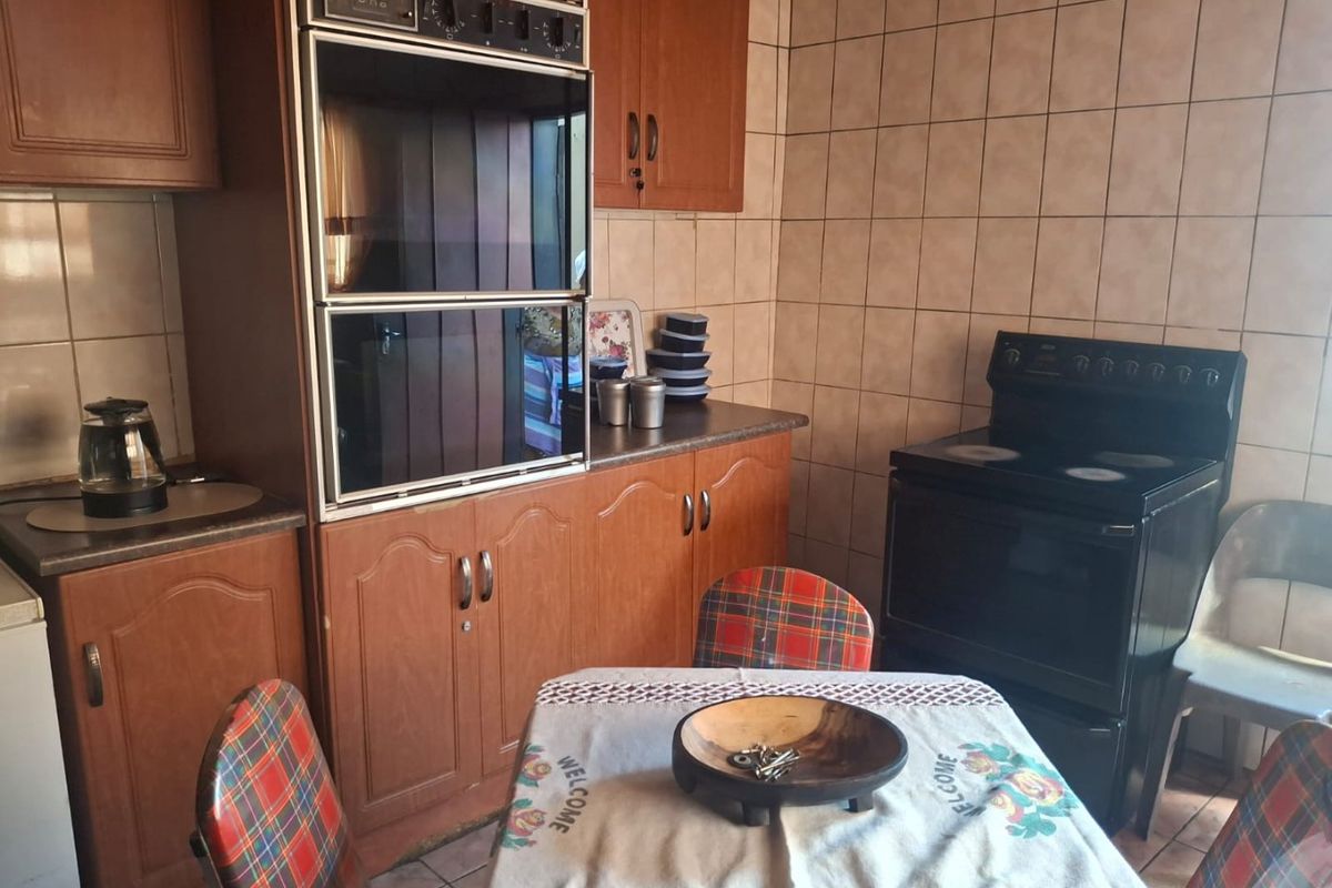 3-Bedroom Home in Vosloorus - Photo 4