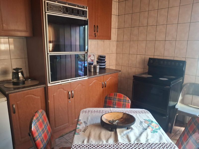 3-Bedroom Home in Vosloorus - Photo 4