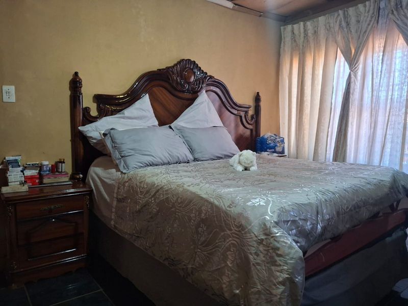 3-Bedroom Home in Vosloorus - Photo 10