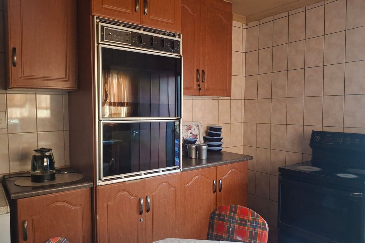 3-Bedroom Home in Vosloorus - Photo 5