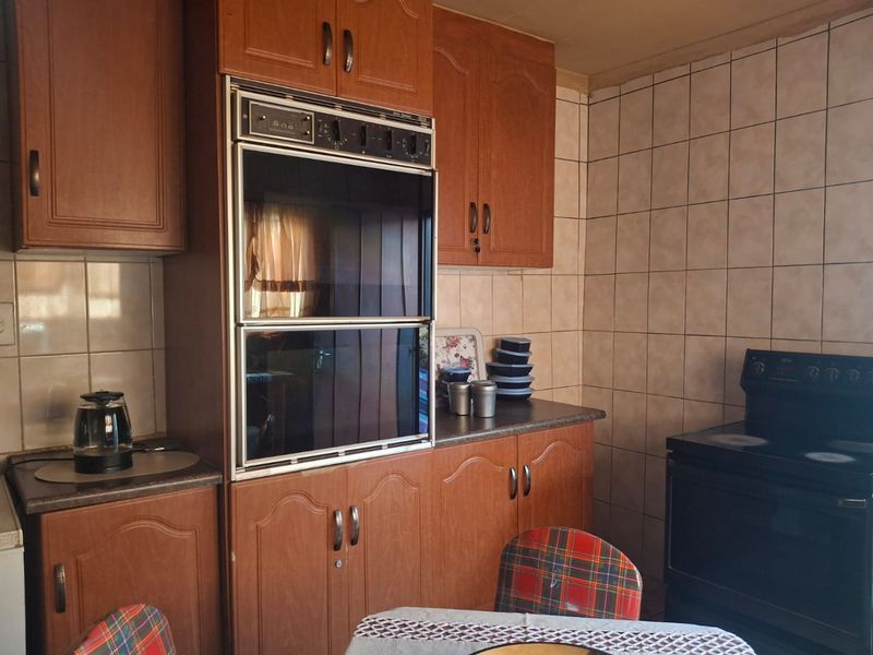 3-Bedroom Home in Vosloorus - Photo 5