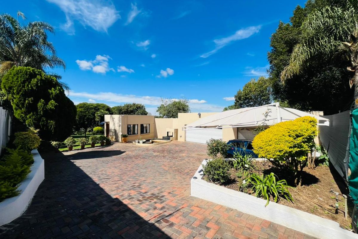 2 Bedroom House with Cottage for Sale in Randpark Ridge - Photo 4