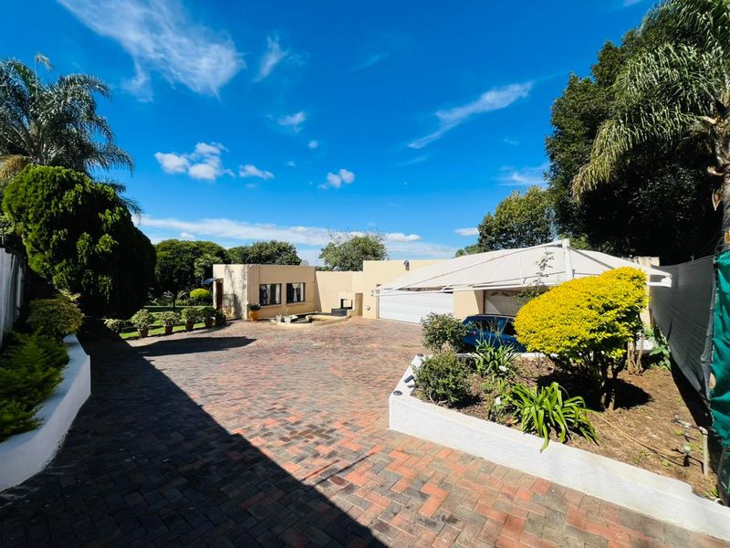 2 Bedroom House with Cottage for Sale in Randpark Ridge - Photo 4