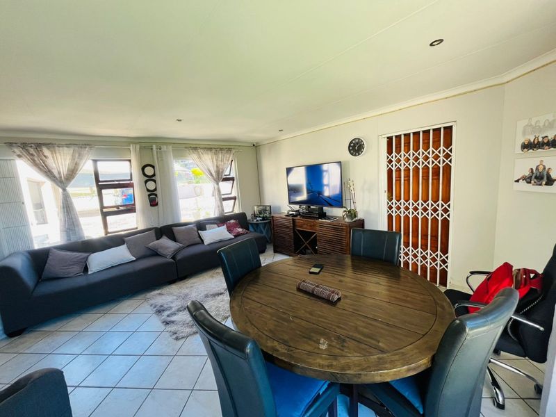 2 Bedroom House with Cottage for Sale in Randpark Ridge - Photo 10