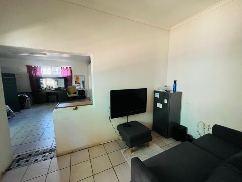 2 Bedroom House with Cottage for Sale in Randpark Ridge - Photo 8