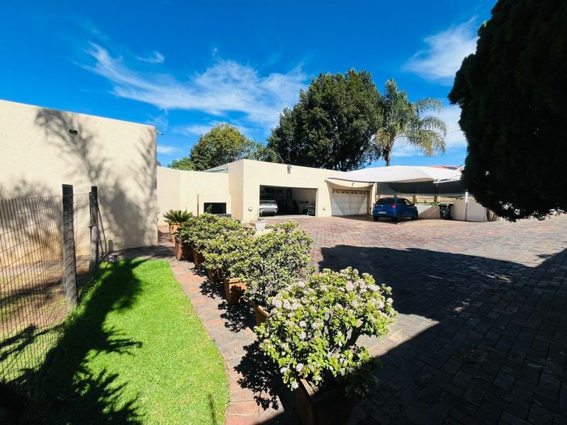 2 Bedroom House with Cottage for Sale in Randpark Ridge - Photo 6