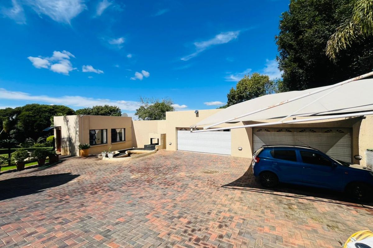 2 Bedroom House with Cottage for Sale in Randpark Ridge - Photo 5