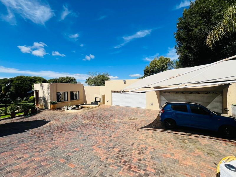 2 Bedroom House with Cottage for Sale in Randpark Ridge - Photo 5