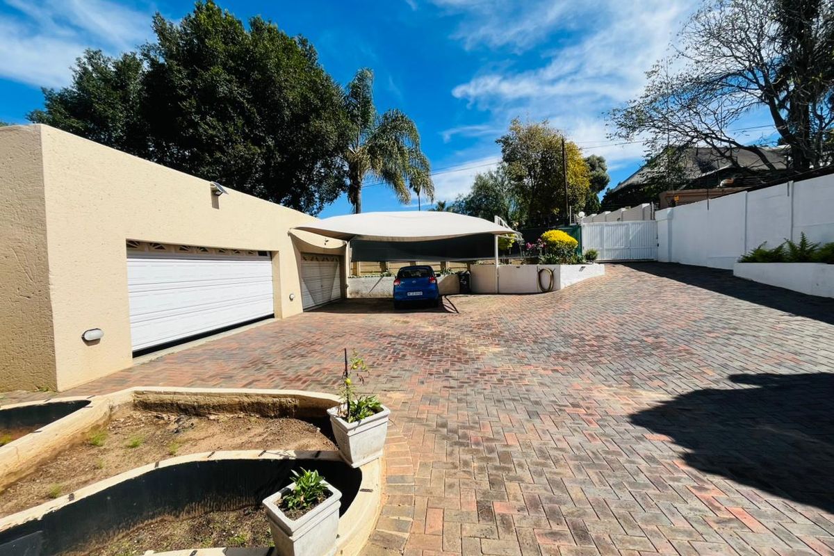 2 Bedroom House with Cottage for Sale in Randpark Ridge - Photo 3