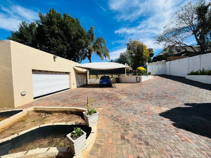 2 Bedroom House with Cottage for Sale in Randpark Ridge - Photo 3