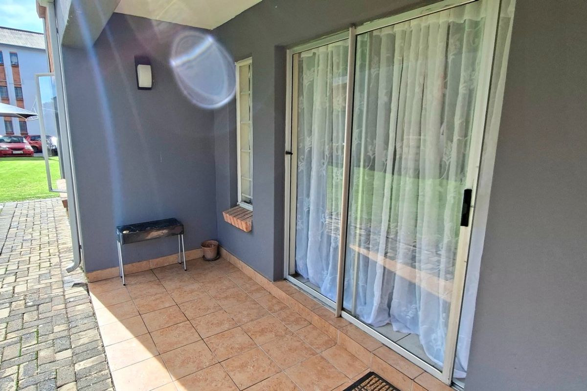 SPACIOUS GROUND FLOOR APARTMENT  - Photo 3