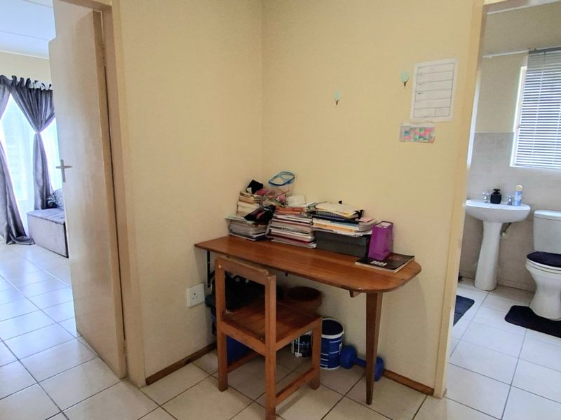 SPACIOUS GROUND FLOOR APARTMENT  - Photo 10