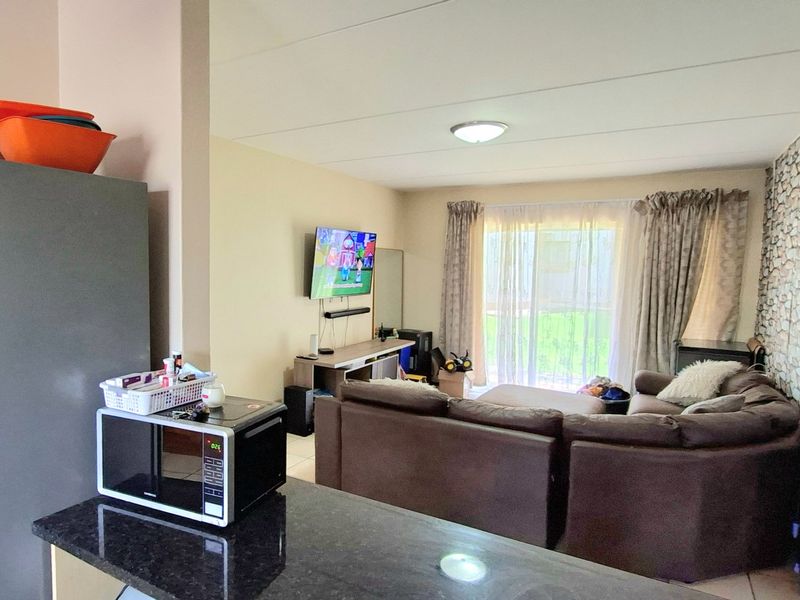 SPACIOUS GROUND FLOOR APARTMENT  - Photo 9